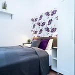 Modern Intimate Studio In The Center