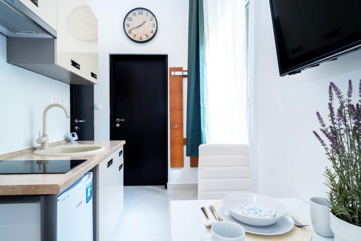 Modern Intimate In The Center