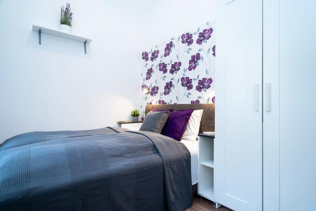 Modern Intimate In The Center Apartment Budapest