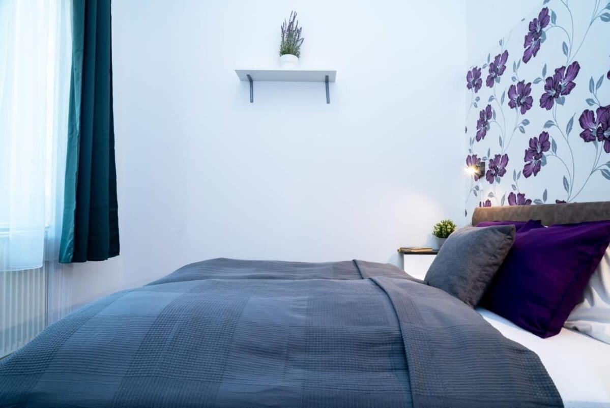 Modern Intimate In The Center